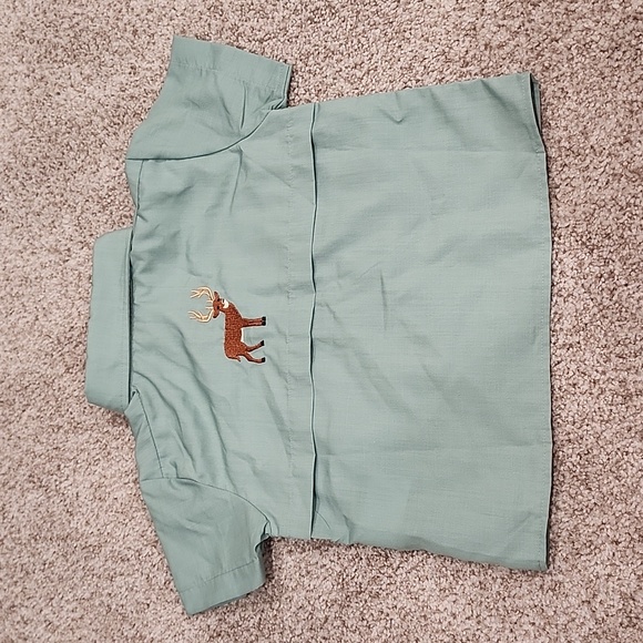 Knickers & Bows Boys 18 mth green short sleeve button up with deer applique - Picture 2 of 6